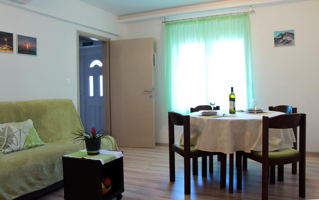 Apartment Ljubica Kastel Gomilica Kaštela المظهر الخارجي الصورة